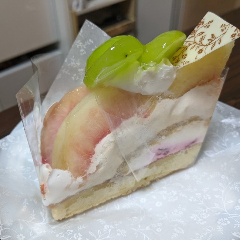 シャインマスカットと白桃のミルクティータルト(ラ・メゾン アンソレイユターブル ランドマークプラザ店 )