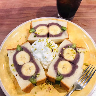 吟醸こしあんとフルーツのサンド(俺のベーカリー&カフェ)