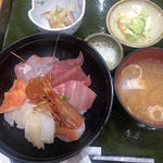 海鮮丼(漁師食堂鮮八)
