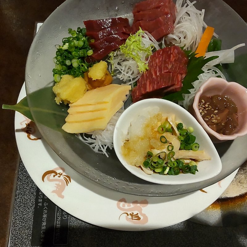 さくら刺6種盛り M (馬肉バル新三より松本本店

)