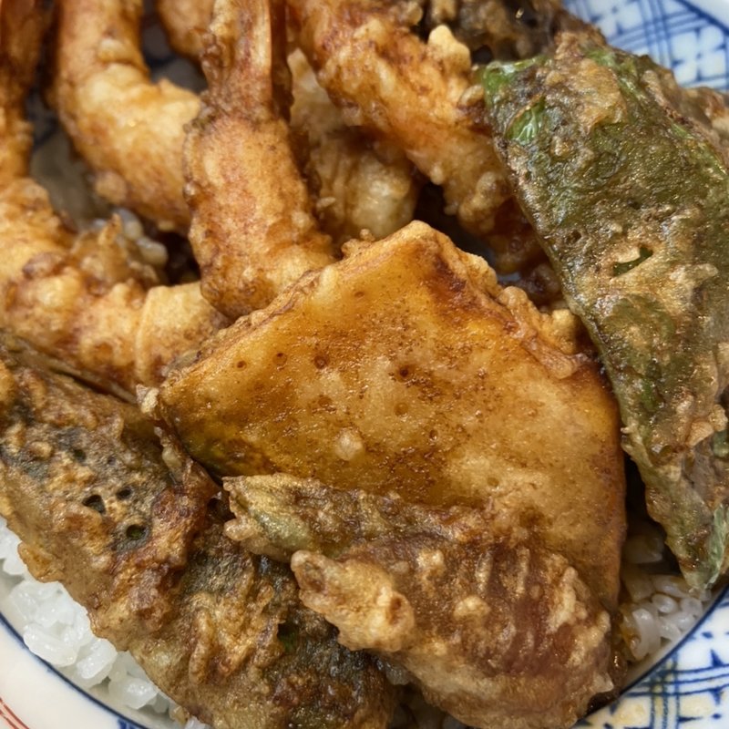 お気軽天丼（エビ天　5本＋野菜）(天ぷら ひろみ)