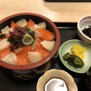 ホタテサーモン丼