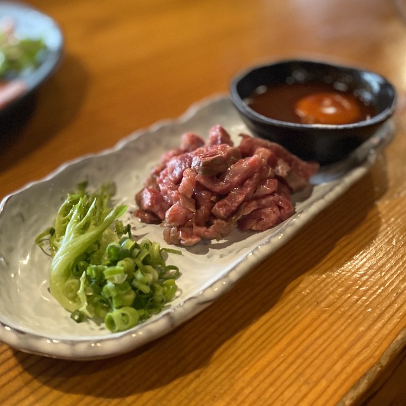 レアステーキ細切りユッケソース(てん )