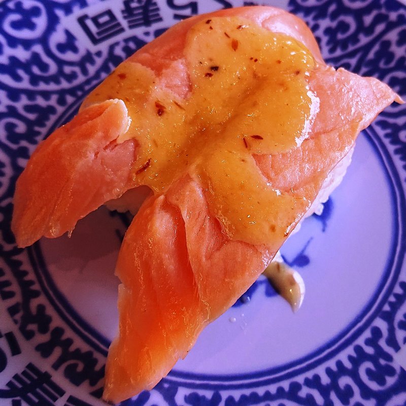 炙りサーモン味噌チーズ(無添くら寿司 八王子みなみ野店)