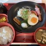 幕の内定食