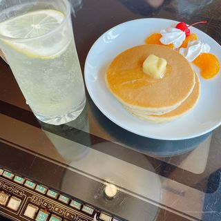 レモンスカッシュとホットケーキ(喫茶クラウン )