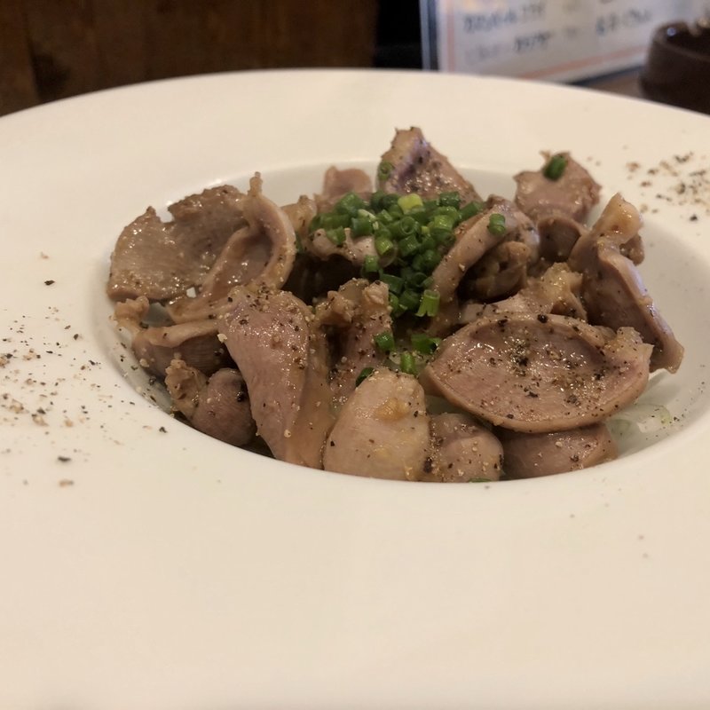 砂ずりのブラックペッパー炒め(bellDining)