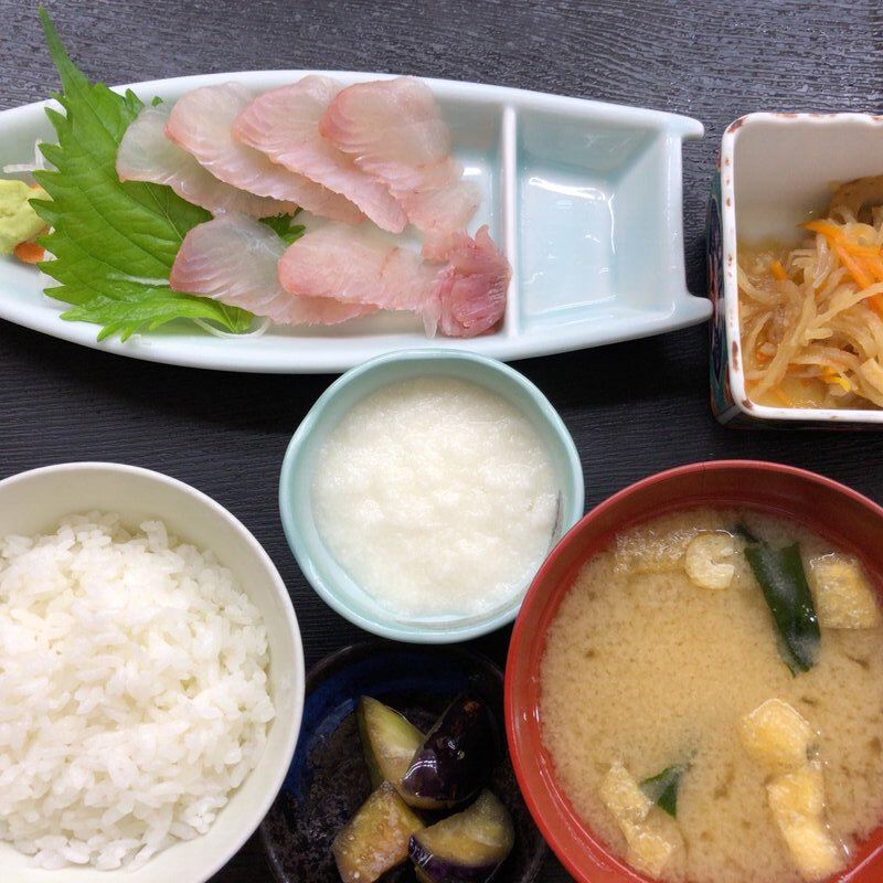 ヒラメ刺身定食(お食事処おさない)