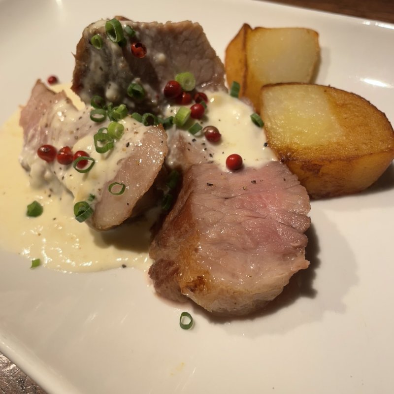 低温調理の豚肩ロースのステーキ　ランチコース(魚ビストロWAIGAYA西新宿店)