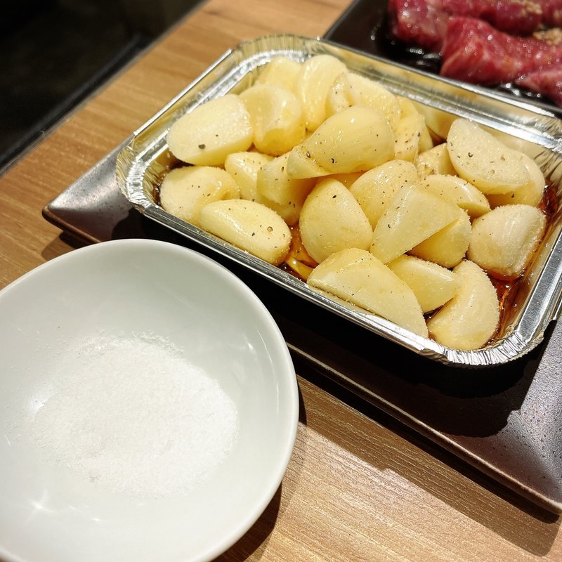 にんにくホイル焼き(ホルモンとく 中目黒)