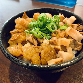 ホルモン丼(麺や 清流)