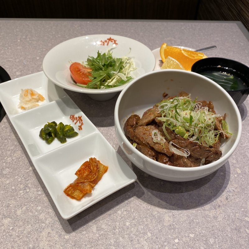 ブランド牛部位おまかせ焼肉丼(肉や大善 クロスゲート店)