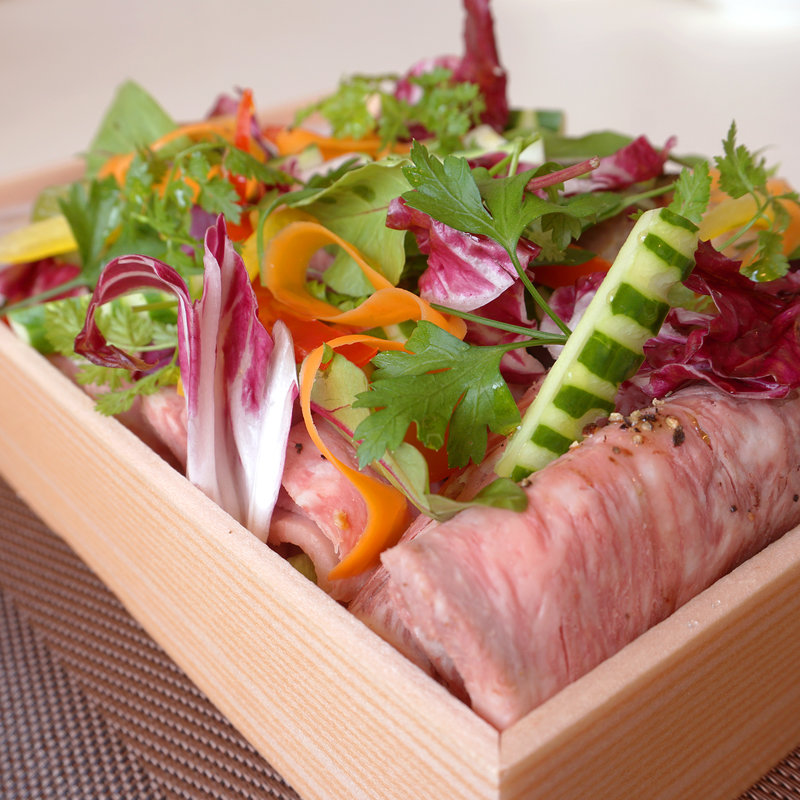 和牛のローストビーフと糸島ポークの贅沢セット 4種のソース添え(レストランアンド)