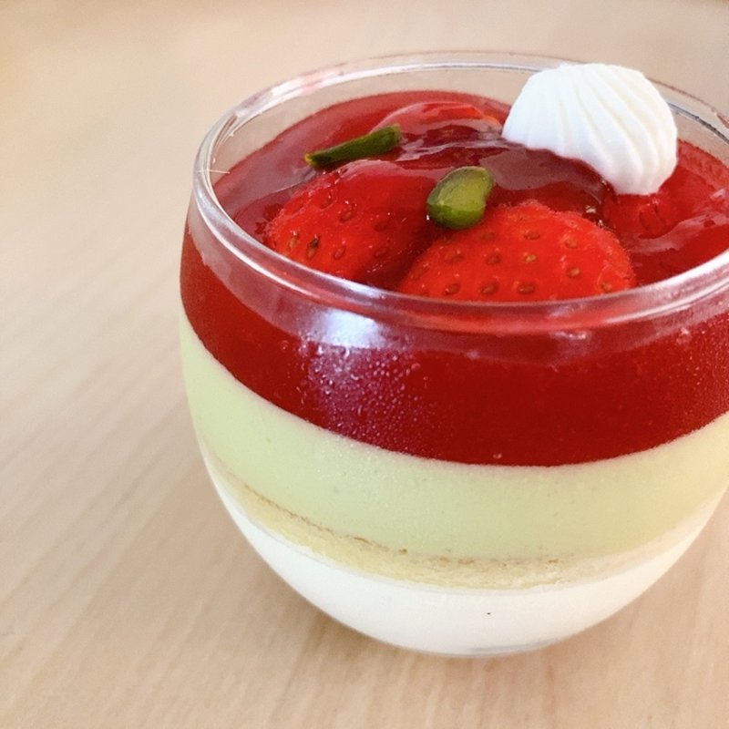季節のグラスデザート〜苺×ピスタチオ〜(パティスリーイマージュ 横川店 )