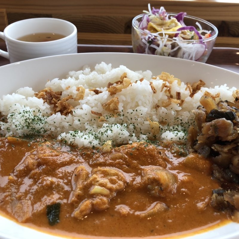 浪江産玉ねぎと県産桃、トマトのスパイシーチキンカレー(道の駅浪江併設レストラン)