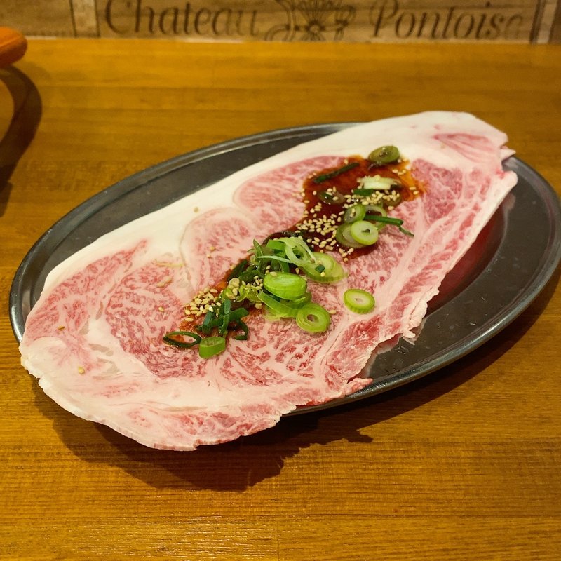 炙りサーロイン(平成ホルモン 平田町駅前店)