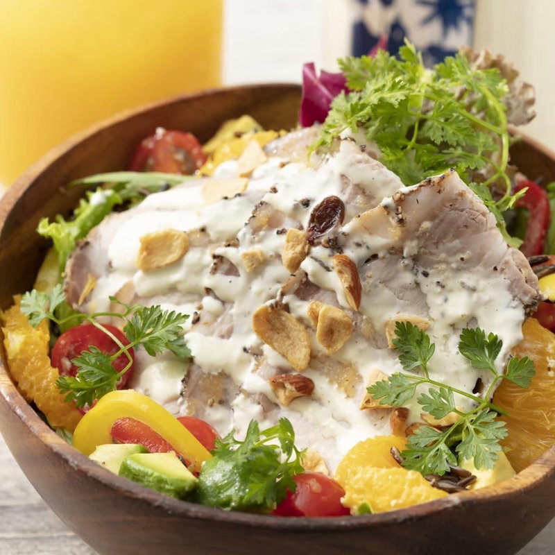 手作りポークパストラミとオレンジのパワーサラダ(パームスカフェ 自由が丘店)