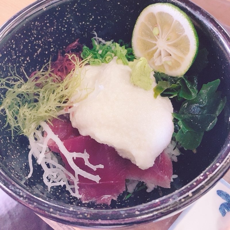 マグロの山かけ丼(酔膳亭 みちづれ )