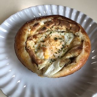 奥久慈卵のチーズカレーパン(濱田屋 太子堂店)