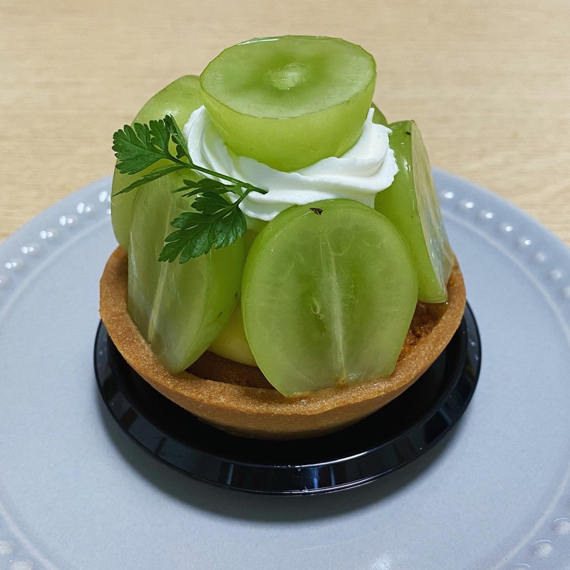 シャインマスカットタルト(菓匠幹栄×CafeLatte57℃)