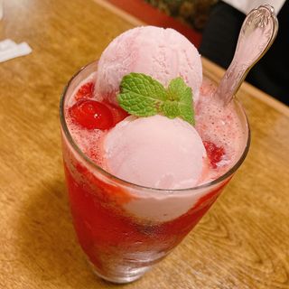 ピンククリームソーダ(ラケル 新宿西口店 （RAKERU）)