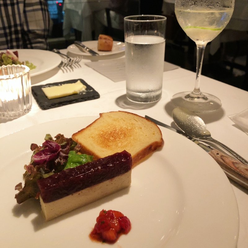 フォアグラとグリオットのガトー仕立て 自家製ブリオッシュ添え(オザミトーキョー （AUXAMIS TOKYO）)