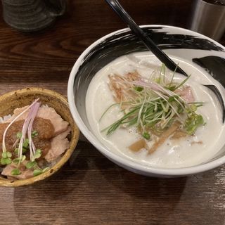 鶏白湯ラーメン(麺場 浜寅 東戸塚店)