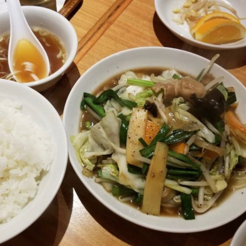 豚肉とニンニク芽のピリ辛炒め(中国料理 かおたん)