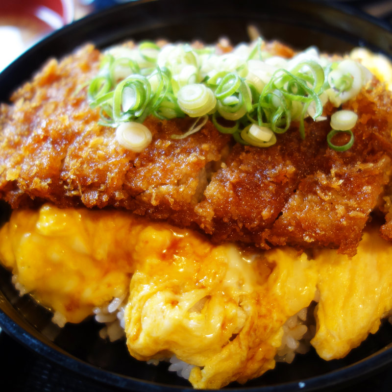 金のたれかつ丼(豚屋食堂)