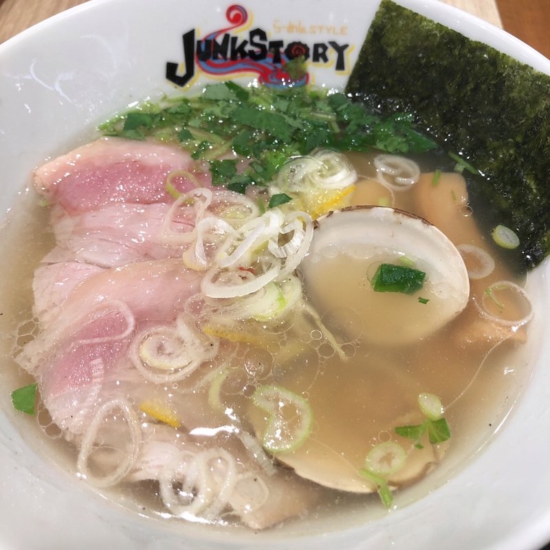 地鶏とハマグリの潮そば(らーめんstyle JUNKSTORY 西宮ガーデンズ店)