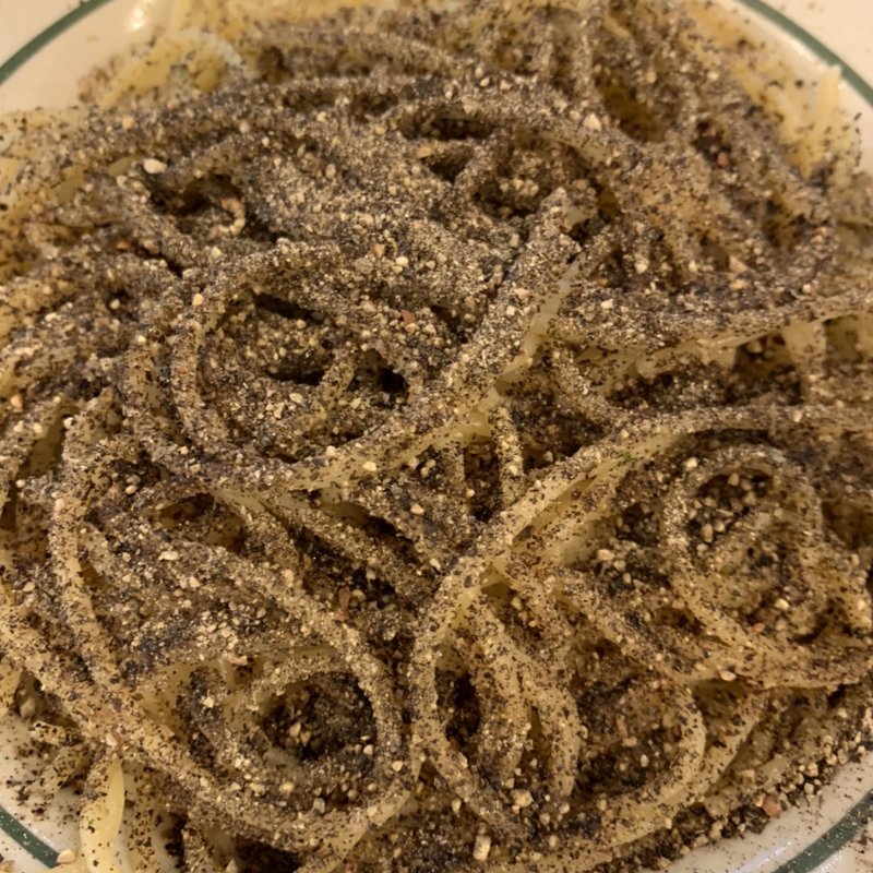 ブラックペッパーパスタ(立ち飲みビストロシンサンテ)