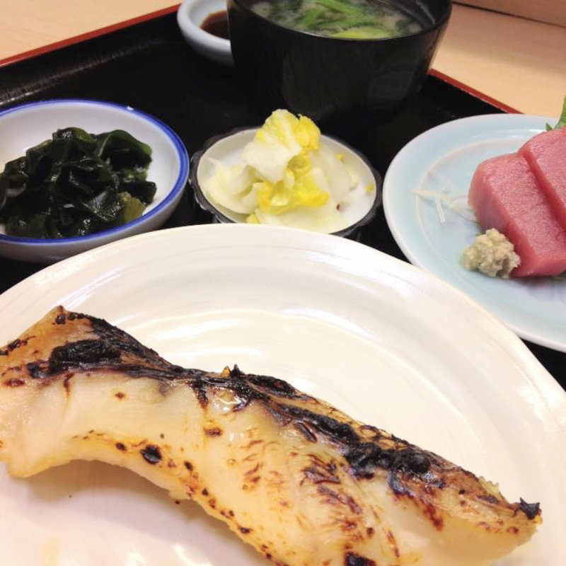 アコウ鯛の西京漬とメバチ鮪の刺身(魚竹)