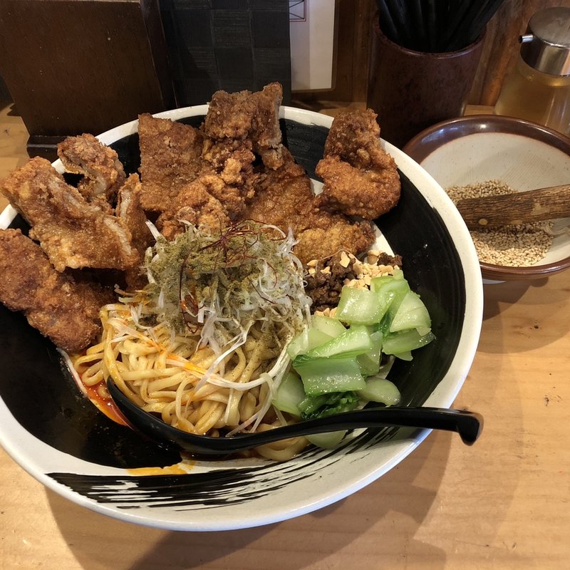ぱいくー汁無し担々麺(赤い鯨 人形町店)