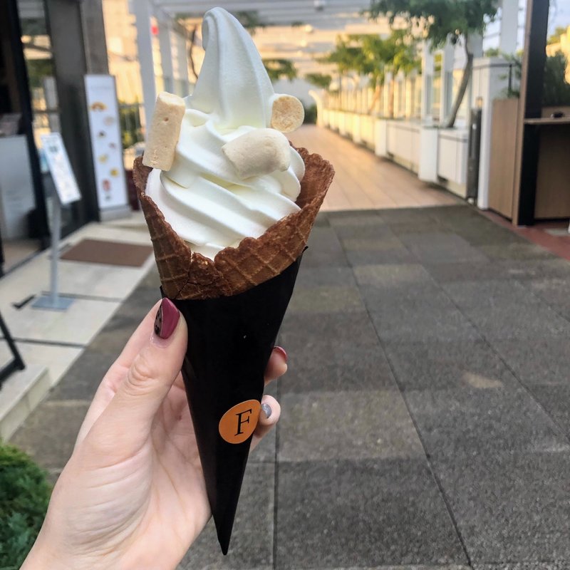 ローズマリーのソフトクリーム(FLAVÉDO ROOFTOP フラベド ルーフトップ)