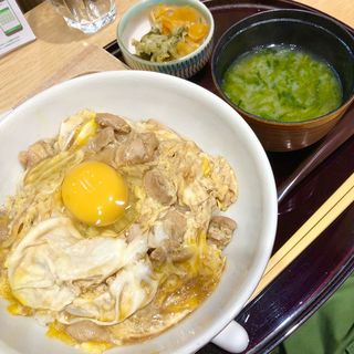 親子丼（あおさの味噌汁付き）(赤坂うまや うちのたまご直売所 羽田空港店)