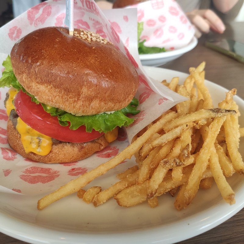 アボカドチーズバーガー(TEDDY'S BIGGER BURGERSピエリ守山店)