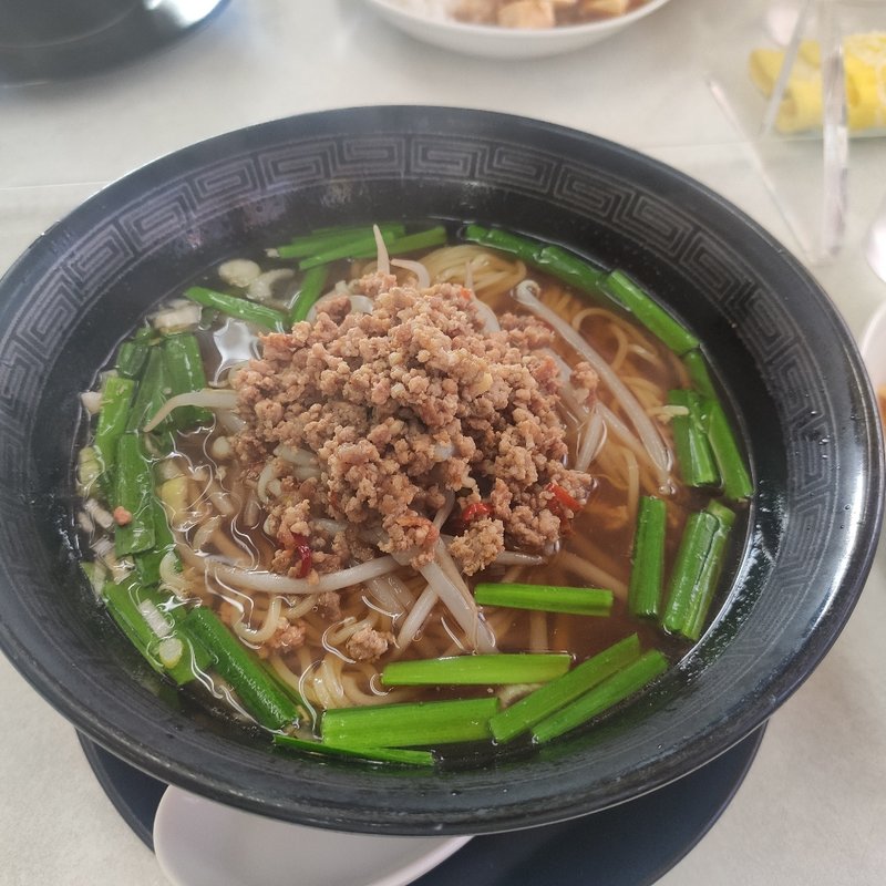 ランチセット
台湾ラーメン、麻婆飯セット(中国菜館 登龍門 （チュウゴクサイカン トウリュウモン）)