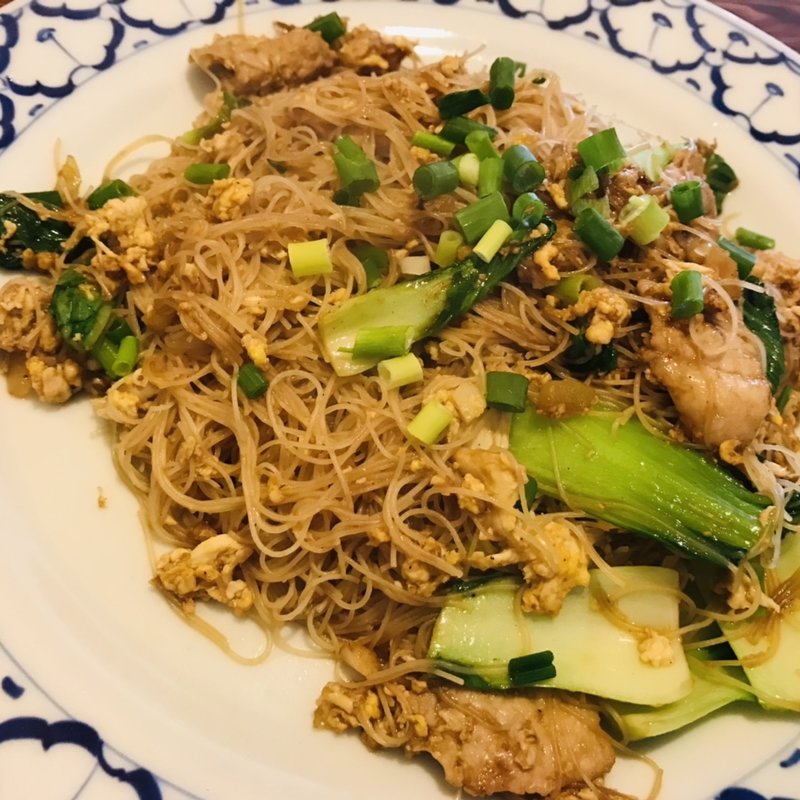 ミーパムー(豚肉のタイビーフン焼きそば)(サイアム)