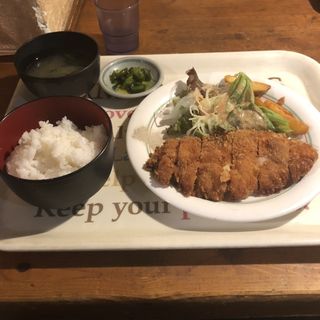 チキンカツ定食(ダンケ )