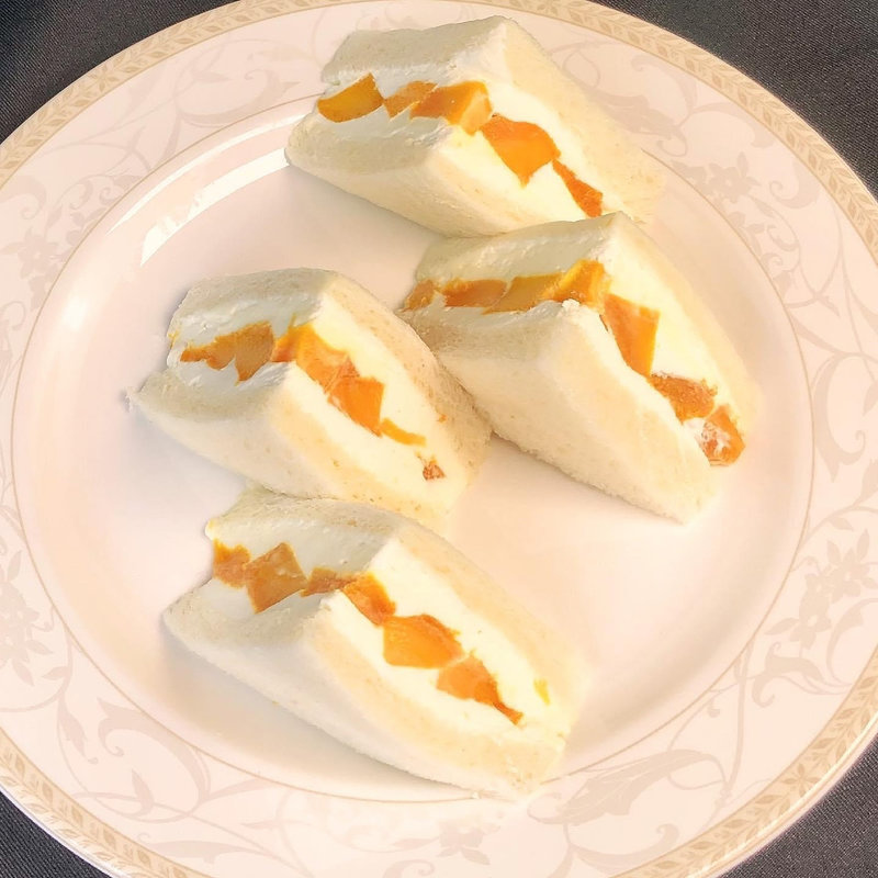 国産マンゴーのフルーツサンド(パンケーキ cafe VAVA 日本橋)