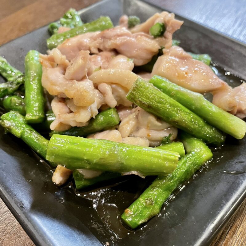 アスパラとチキンのバター炒め(とり庵 久宝寺口)