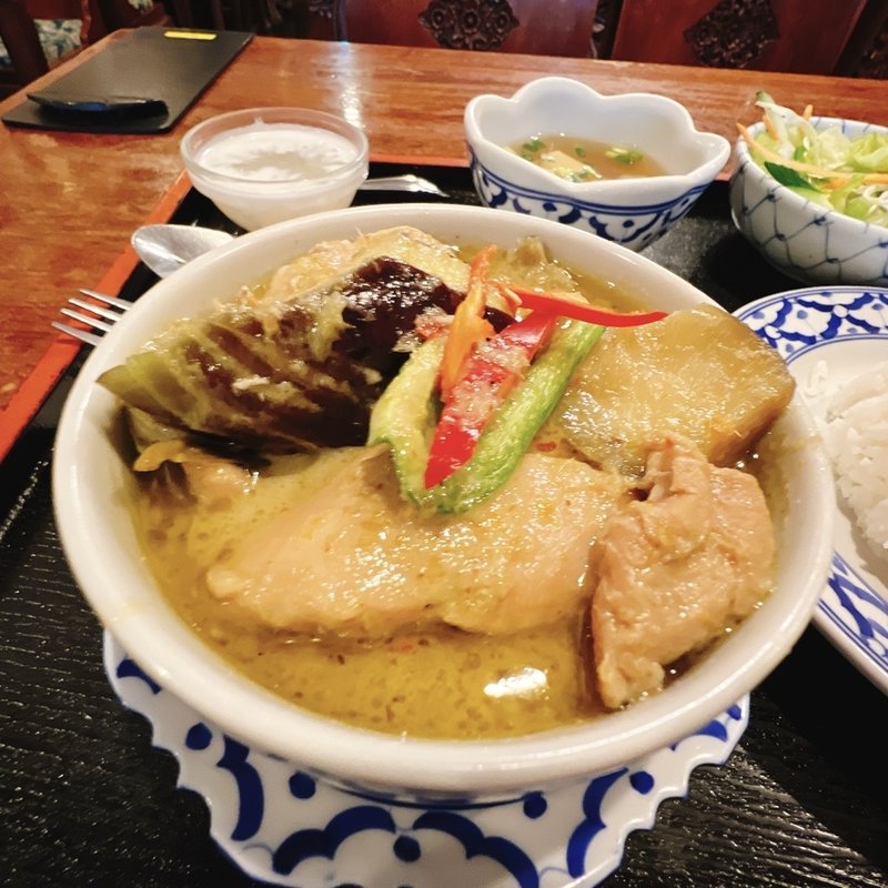鶏肉入りグリーンカレー(タイ国料理 バンタイ)