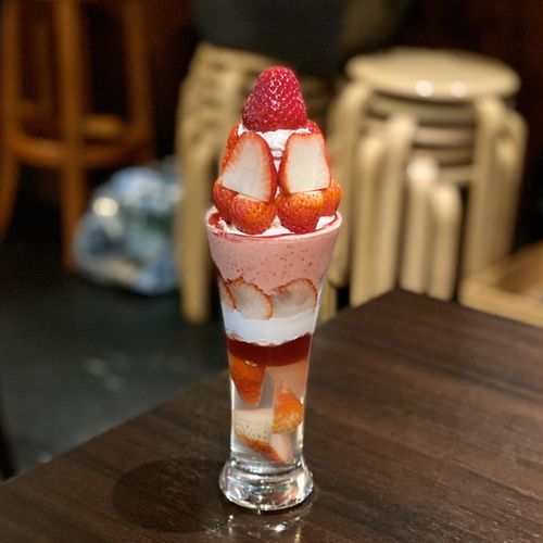 いちごのパフェ(Angolo )の口コミ一覧 | おいしい！が増える
