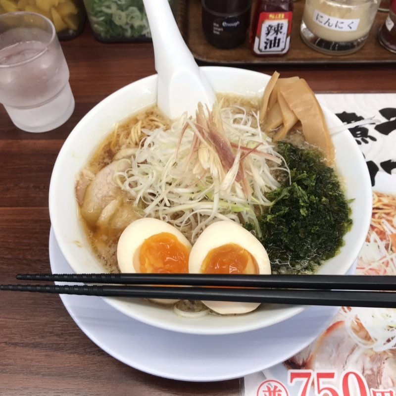あご煮干し醤油ラーメン（味玉入り）(京都北白川ラーメン魁力屋 茨木店)