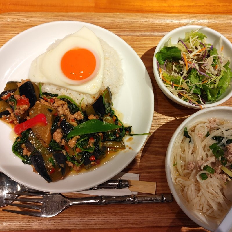 茄子と挽き肉のピリ辛炒めごはん(サイアムセラドン東京)