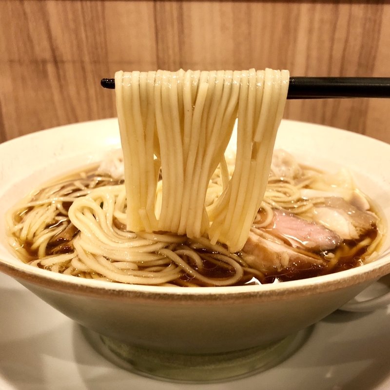 醤油＋ワンタン(麺処 ほん田 秋葉原本店)