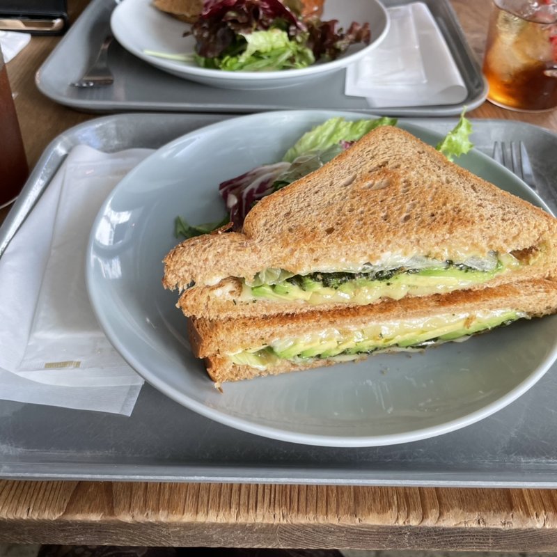 アボカド&バジル(almond hostel & cafe)