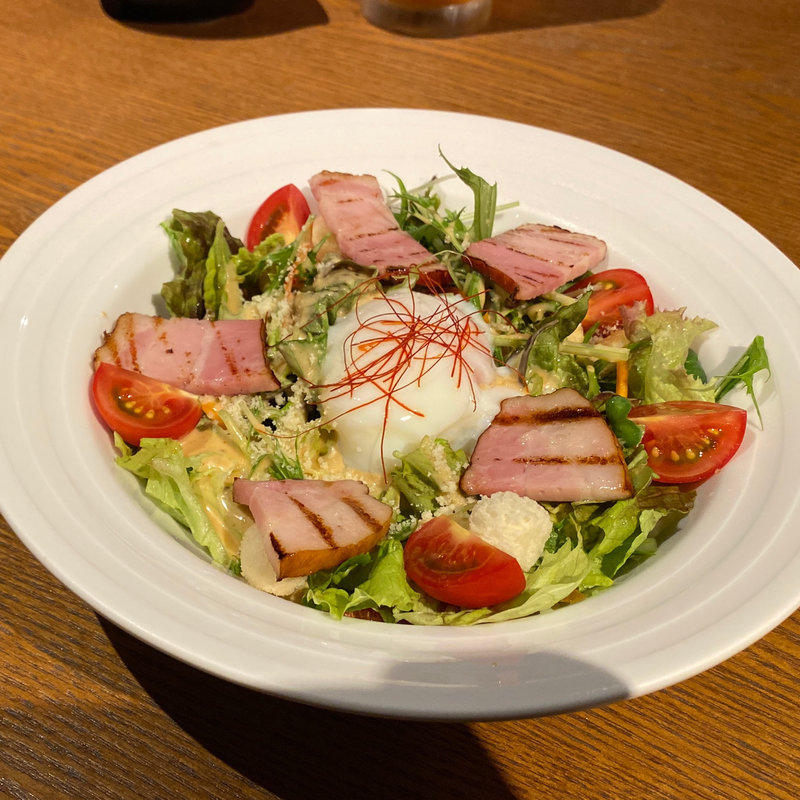 ピリ辛シーザーサラダ(あぶり肉がらん)