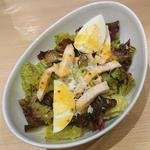 下川六〇酵素卵と鶏ハムのサラダ(麦と卵 川崎アゼリア店)