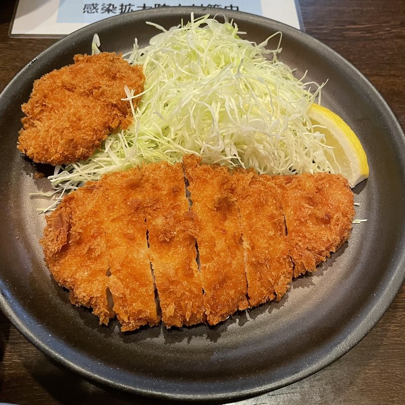 ロースかつ定食＋ヒレ1個(とんかつ 赤坂 水野 )